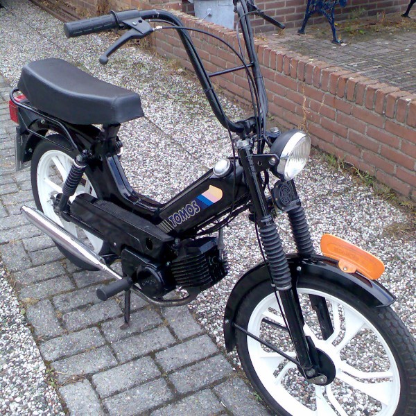 Tomos 24.jpg (575.28 KiB) 37769 keer bekeken Tomos 24.jpg