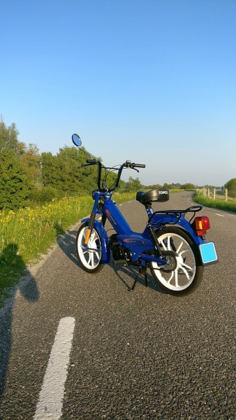 Tomos.jpg